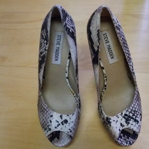 Steve Madden Snakeskin Platforms Size 7